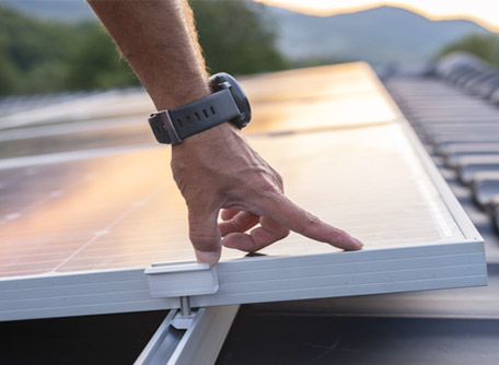 Découvrez nos panneaux photovoltaïques Sol&moi, lancez-vous dans votre autoconsommation solaire et faites des économies sur vos factures d'électricité.